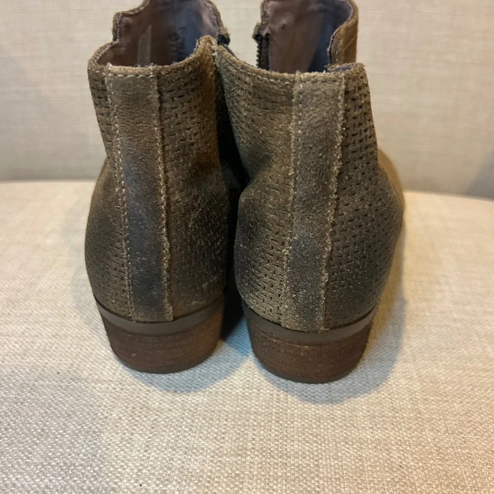 Rockport Cobb Hill Women 7.5 Brown Suede Perforated Ankle Boots